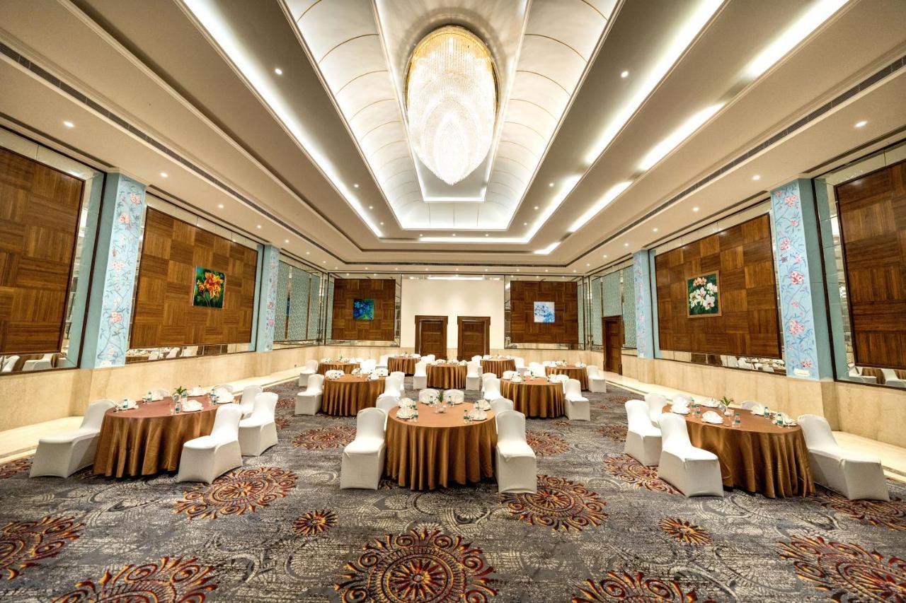Fairway Golf & Lake Resort Naya Raipur Exterior foto