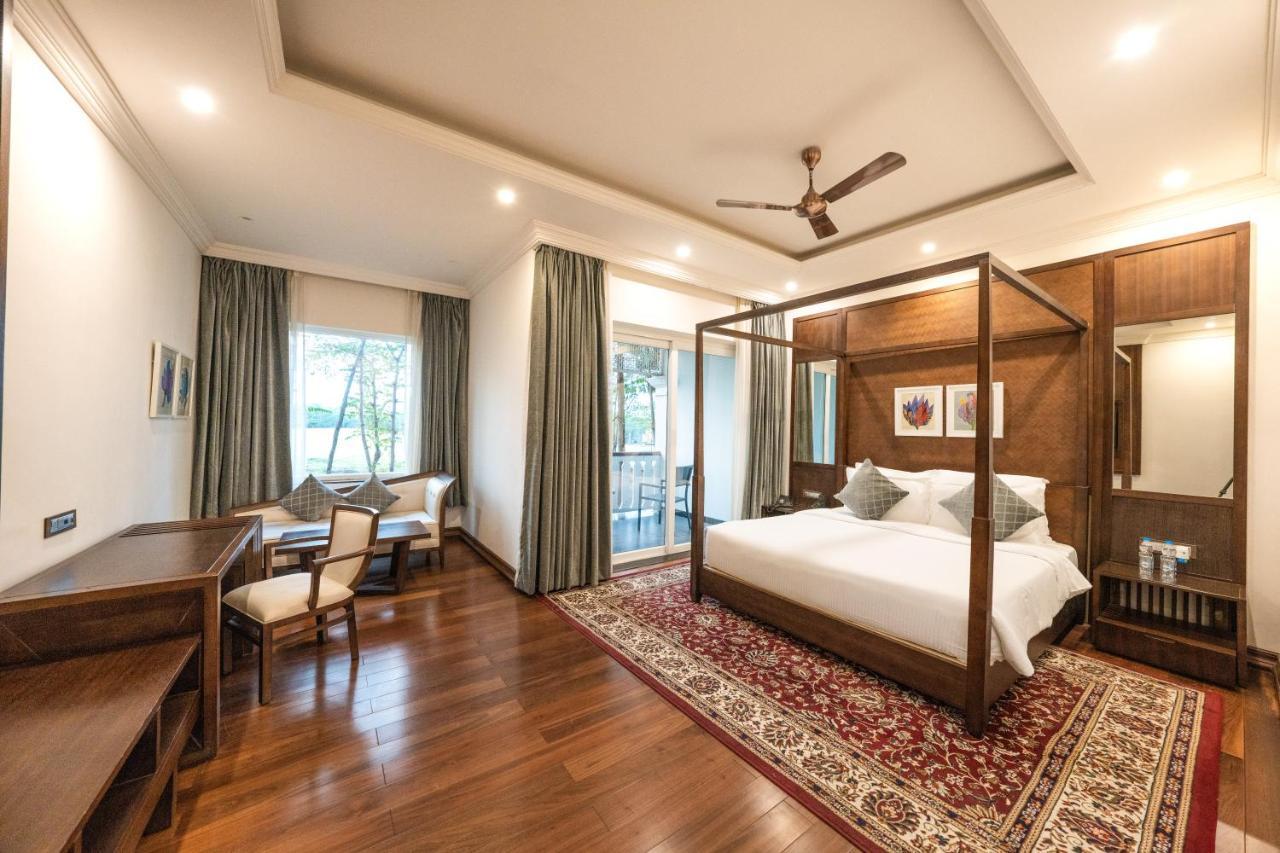 Fairway Golf & Lake Resort Naya Raipur Exterior foto
